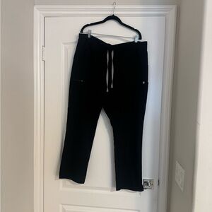 FIGS Women’s Black Yola Petite Skinny Scrub Pants Size: XL